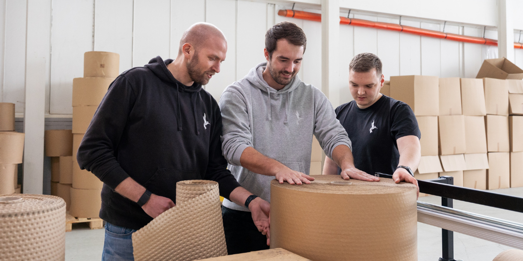 Die drei Gründer sicher sich den Patentschutz für PapairWrap