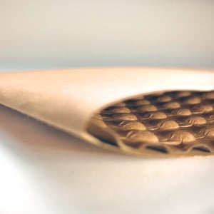 papair-nachhaltige-verpackung-luftpolsterfolie-aus-papier-papairbag-versandtasche